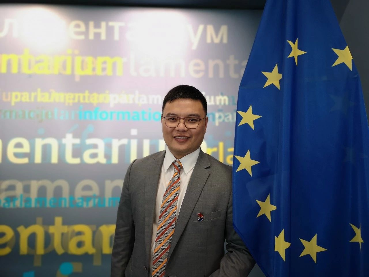 70da273d5469ed99f0b3e81eaad83caf